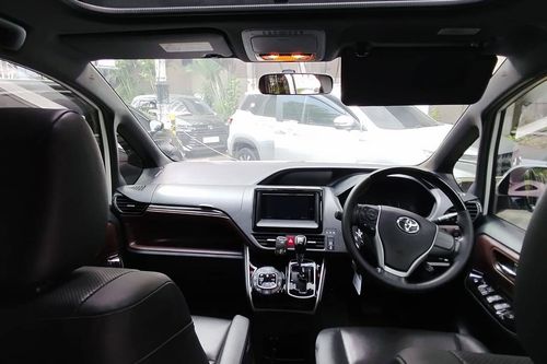 Dijual 2018 Toyota Voxy 2.0L AT bekas