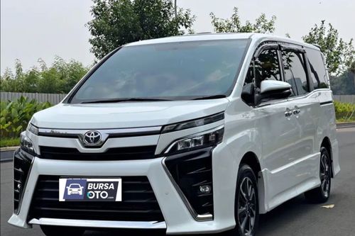 2021 Toyota Voxy 2.0L AT tua