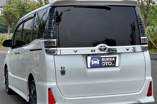 Dijual 2021 Toyota Voxy 2.0L AT bekas