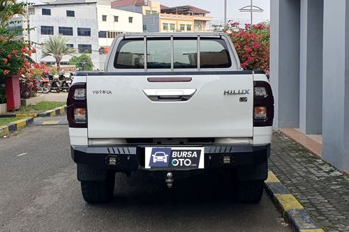 2022 Toyota Hilux 2.4L D-Cab V AT bekas