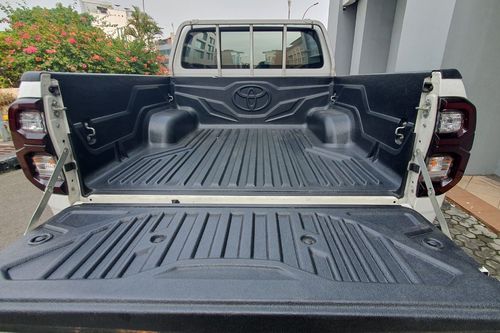 2022 Toyota Hilux 2.4L D-Cab V AT tua