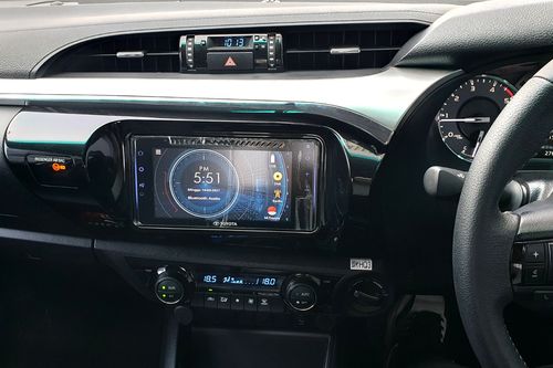 2022 Toyota Hilux 2.4L D-Cab V AT tua