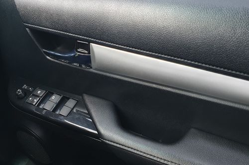 Dijual 2022 Toyota Hilux 2.4L D-Cab V AT bekas