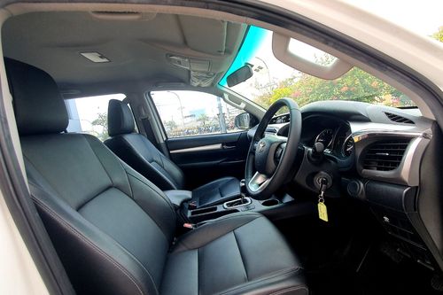 2022 Toyota Hilux 2.4L D-Cab V AT tua