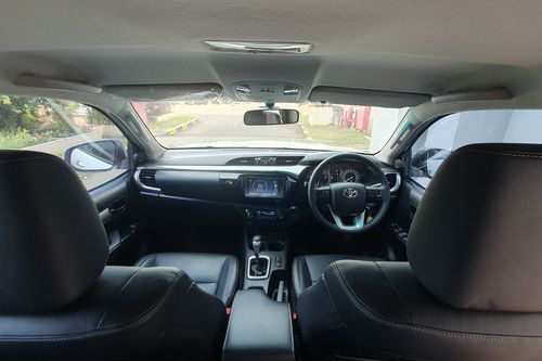 Dijual 2022 Toyota Hilux 2.4L D-Cab V AT bekas