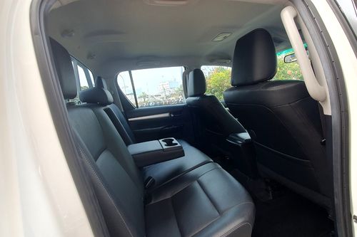 2022 Toyota Hilux 2.4L D-Cab V AT bekas