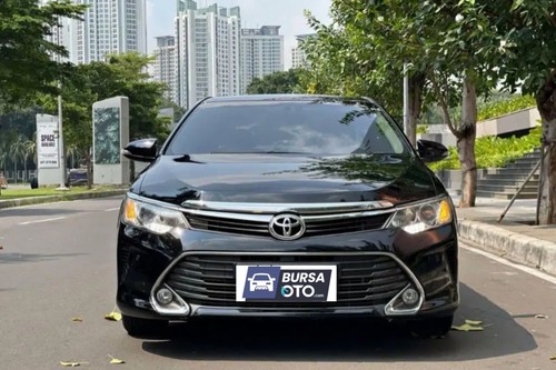 Used 2016 Toyota Camry 2.5 V AT