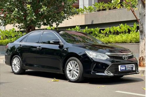 Second hand 2016 Toyota Camry 2.5 V AT 