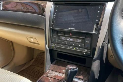 Second hand 2016 Toyota Camry 2.5 V AT 