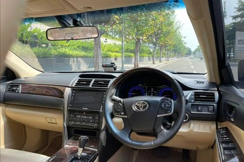 Used 2016 Toyota Camry 2.5 V AT
