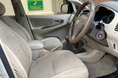 2004 Toyota Innova BENSIN G 2.0 MT tua