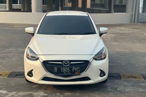 2015 Mazda 2  R AT bekas