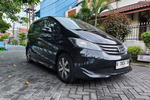 Dijual 2011 Honda Freed E(PSD)A/T bekas