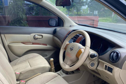 2010 Nissan Grand Livina 1.5 SV MT bekas