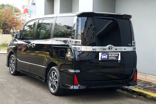 2018 Toyota Voxy 2.0L AT tua