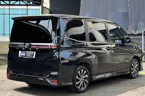 2022 Toyota Voxy 2.0L AT tua