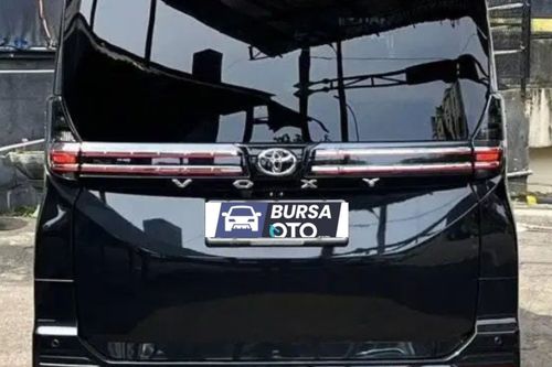 Dijual 2022 Toyota Voxy 2.0L AT bekas