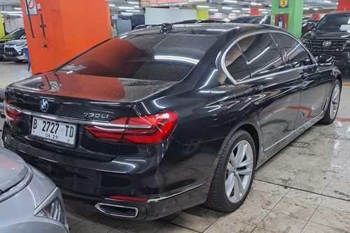 Old 2017 BMW 7 Series Sedan 730Li M Sport