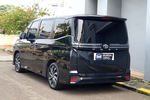 2022 Toyota Voxy 2.0 CVT tua
