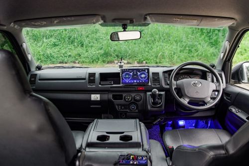 2021 Toyota Hiace Commuter Manual bekas