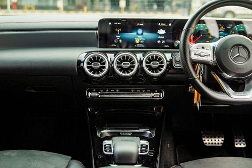 Dijual 2019 Mercedes Benz CLA-Class 200 AMG Line bekas