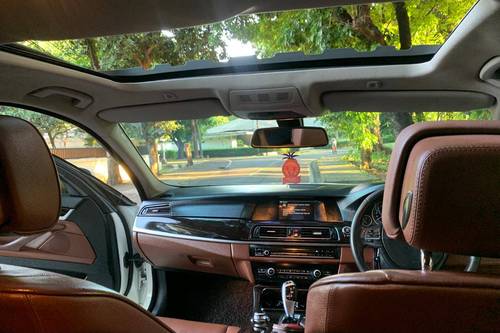 Dijual 2013 BMW 5 Series Sedan 520i MODERN bekas