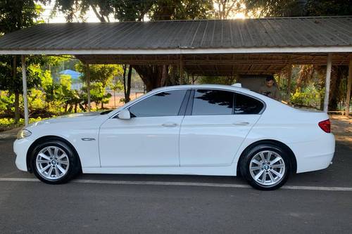 2013 BMW 5 Series Sedan 520i MODERN bekas