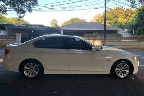 2013 BMW 5 Series Sedan 520i MODERN tua