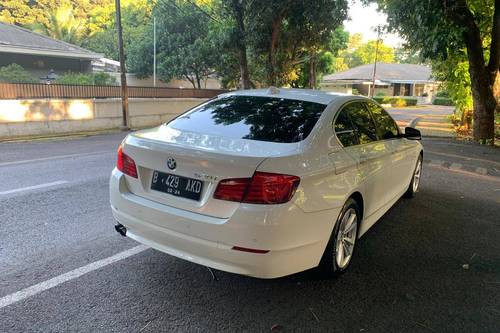 Dijual 2013 BMW 5 Series Sedan 520i MODERN bekas