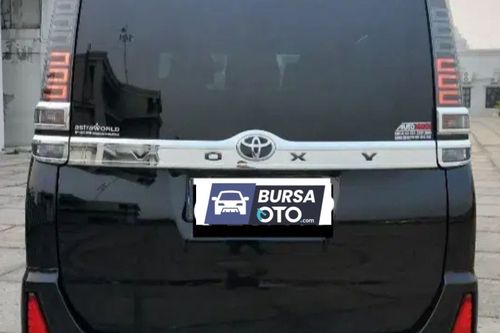 Dijual 2018 Toyota Voxy 2.0L AT bekas