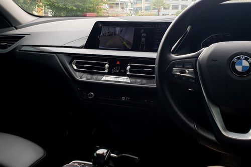 2022 BMW 2 Series Gran Coupe 218i bekas
