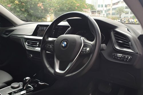2022 BMW 2 Series Gran Coupe 218i bekas