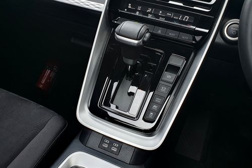2024 Toyota Kijang Innova Zenix Hybrid EV 2.0L V HV CVT Modellista bekas