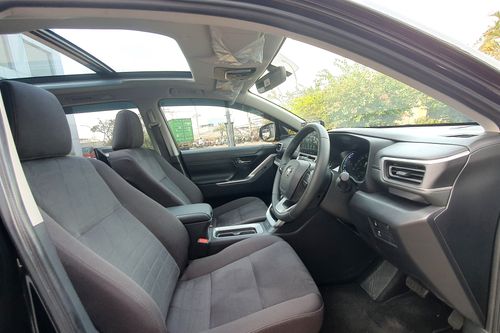 2024 Toyota Kijang Innova Zenix Hybrid EV 2.0L V HV CVT Modellista bekas
