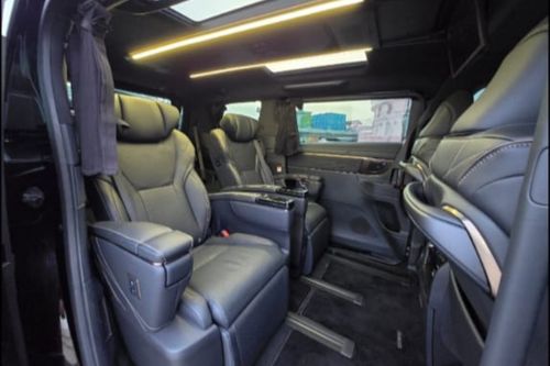 Second hand 2024 Toyota Alphard 2.5 HV 