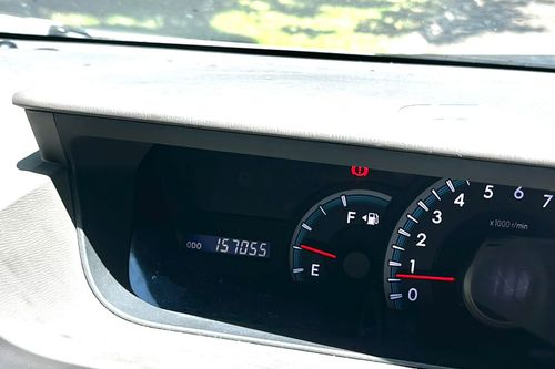 2013 Toyota NAV1 V Limited A/T