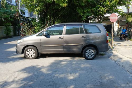 2014 Toyota Kijang Innova E STD BENSIN tua