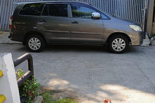Dijual 2014 Toyota Kijang Innova E STD BENSIN bekas