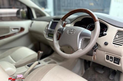 2014 Toyota Kijang Innova 2.0 V AT bekas