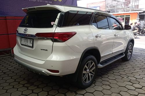Dijual 2018 Toyota Fortuner 2.4 VRZ AT bekas