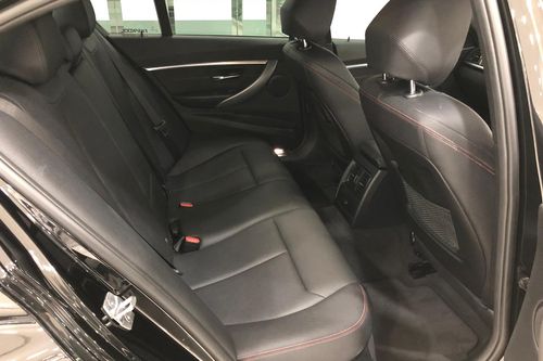 Dijual 2019 BMW 3 Series Sedan 320i Sport bekas