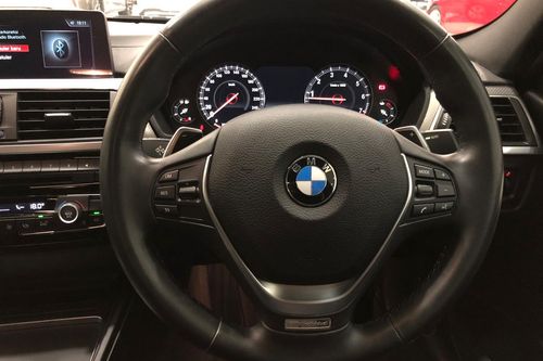 2019 BMW 3 Series Sedan 320i Sport bekas