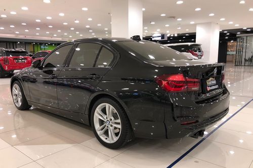 2019 BMW 3 Series Sedan 320i Sport bekas