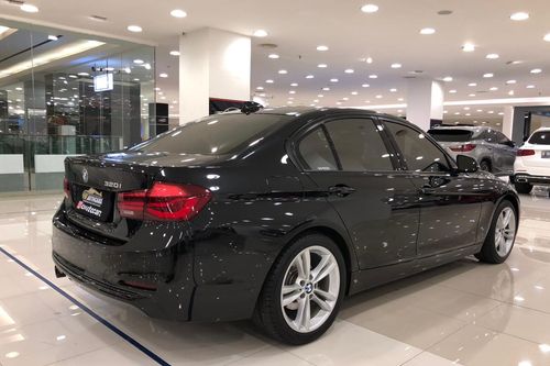 2019 BMW 3 Series Sedan 320i Sport bekas