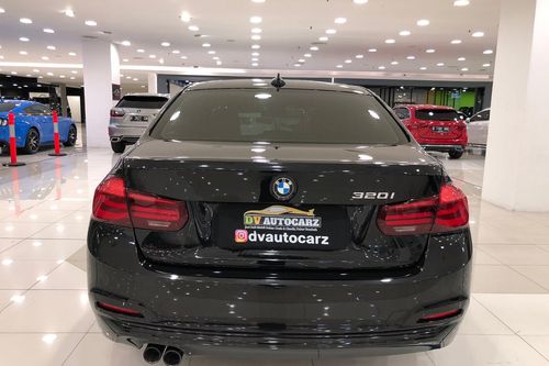 2019 BMW 3 Series Sedan 320i Sport bekas