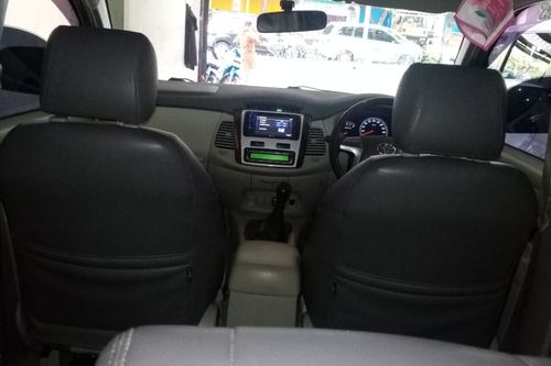 Second hand 2014 Toyota Innova BENSIN V 2.0 MT 