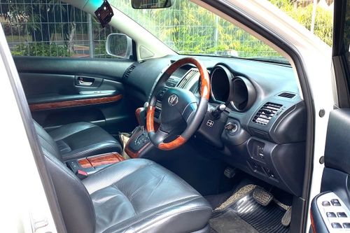 2nd Hand 2011 Toyota Harrier 2.4 L A/T PREMIUM FULL OPTION