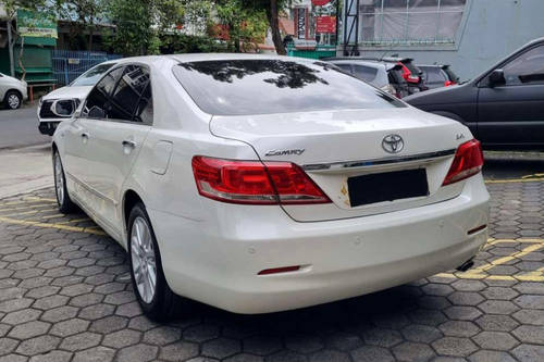 2010 Toyota Camry 2.5 V bekas