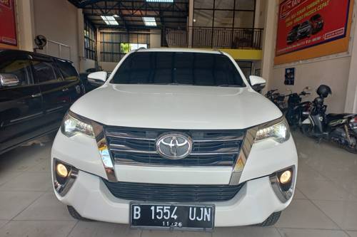 2016 Toyota Fortuner  4x4 2.4 VRZ A/T DSL LUX bekas