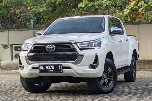 2020 Toyota Hilux 2.4L D-Cab V AT bekas